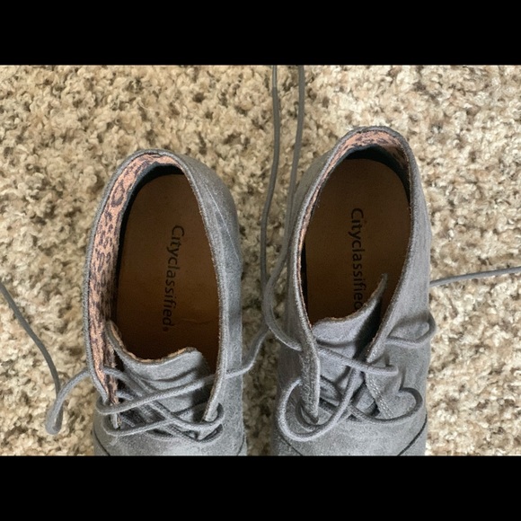 Faux suede wedge booties - Picture 3 of 4